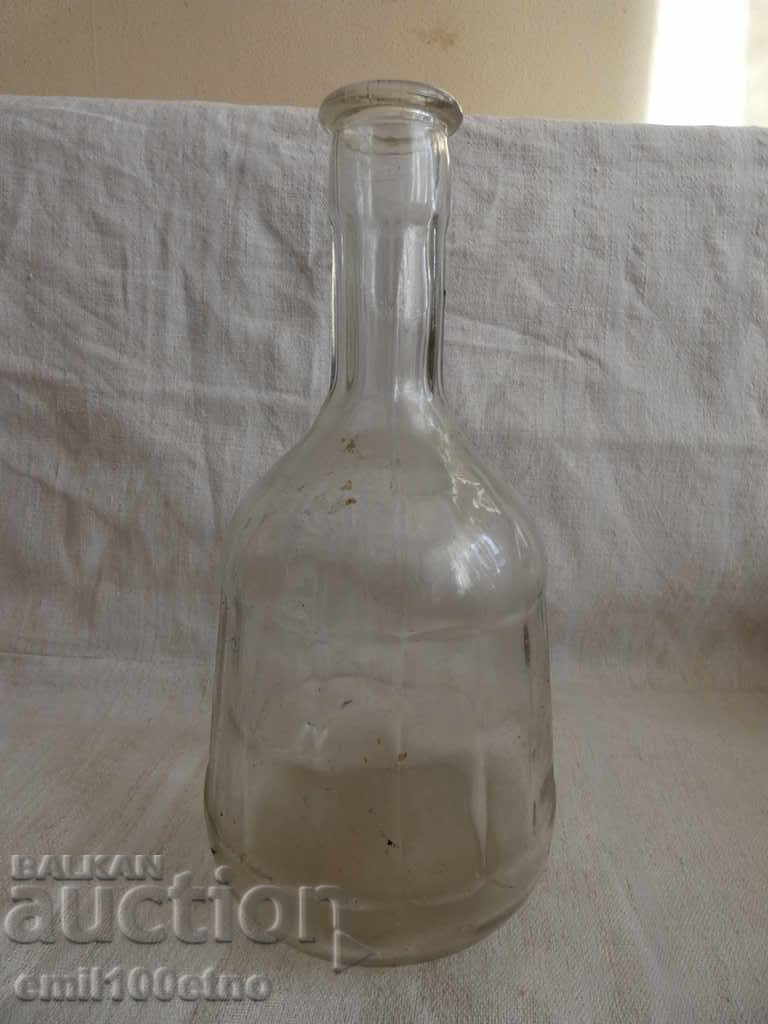 Παλιό μπουκάλι - μια καράφα για νερό