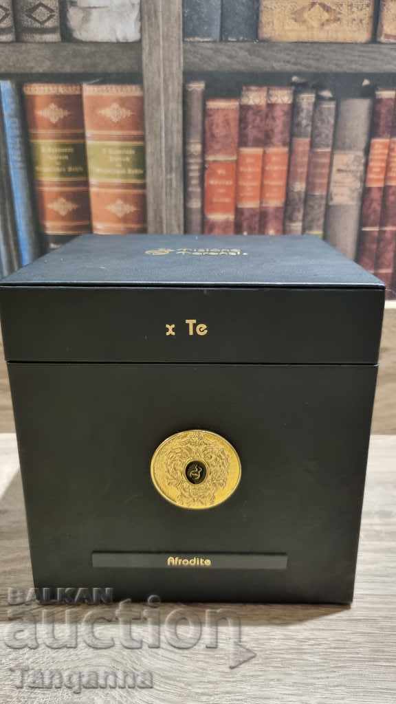 Great luminous perfume box with price 50.00 BGN | € 25.56