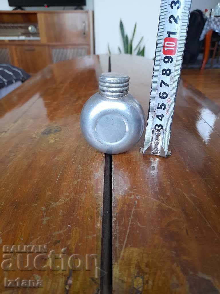 Delivery of An old soldier's grease gun Delivery of An old soldier's grease gun