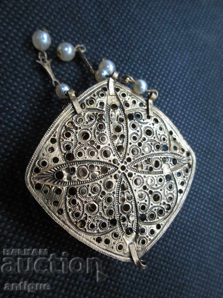 OLD VERY BEAUTIFUL BROOCH with price 30.00 BGN | € 15.34 OLD VERY BEAUTIFUL BROOCH with price 30.00 BGN | € 15.34