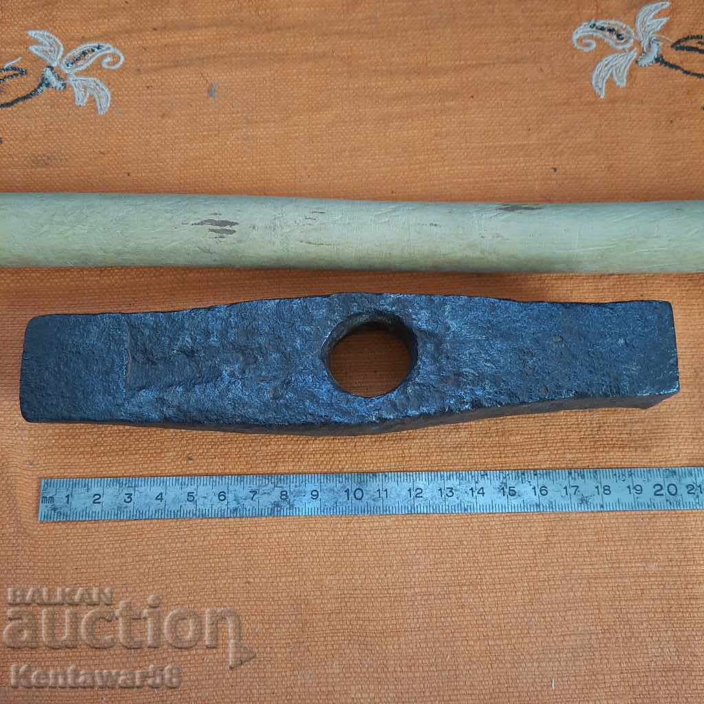 Auction Antique wrought stone stone hammer. Auction Antique wrought stone stone hammer.