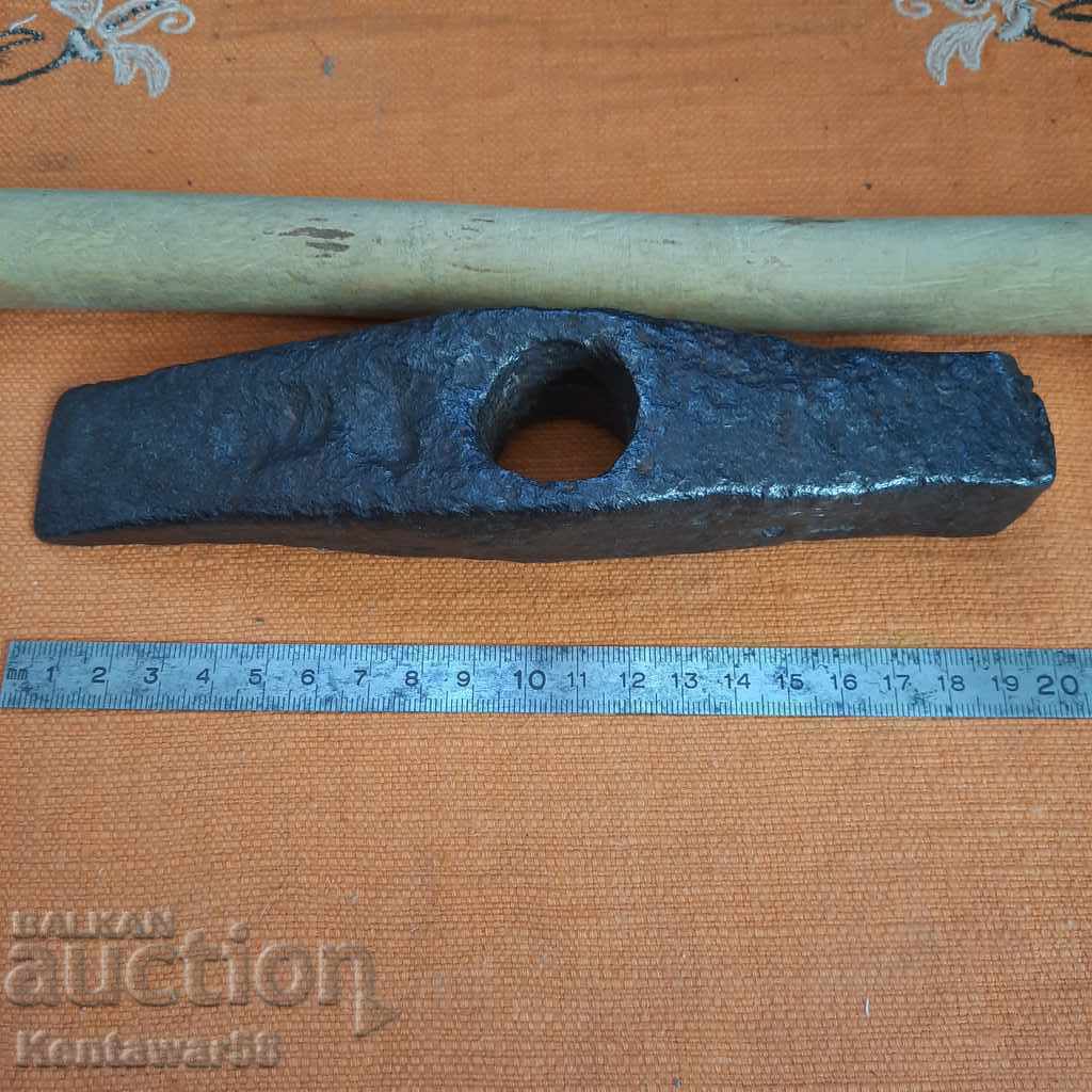 Delivery of Antique wrought stone stone hammer. Delivery of Antique wrought stone stone hammer.