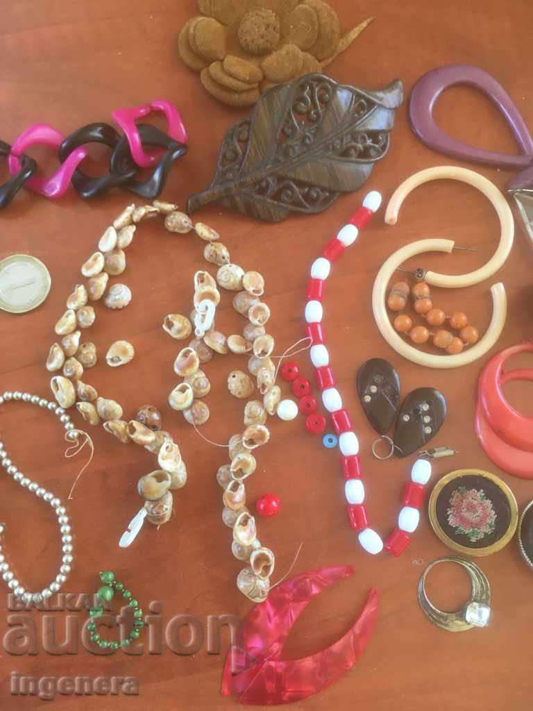 Auction LOT OF JEWELERY AND PARTS THEREOF Auction LOT OF JEWELERY AND PARTS THEREOF