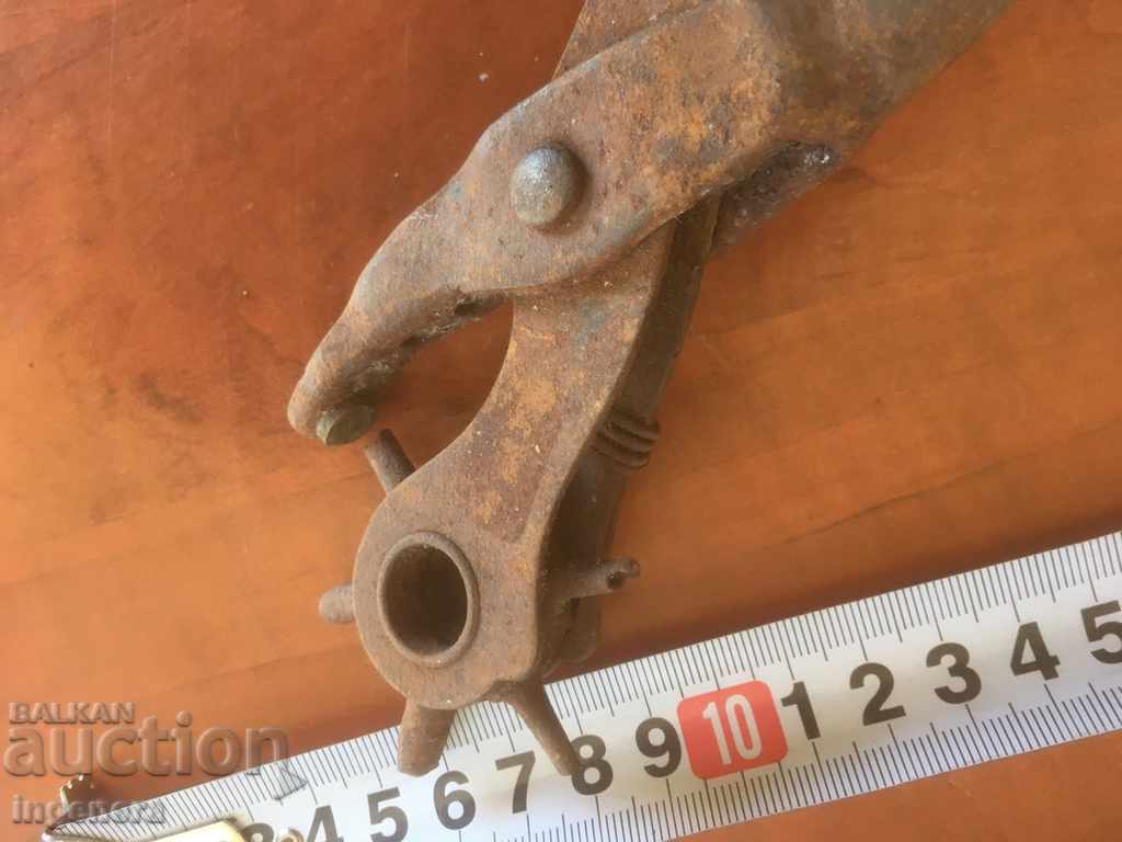 Auction  INSTRUMENT PLIERS SPECIALIZED IN INTERIOR ZAMBA
