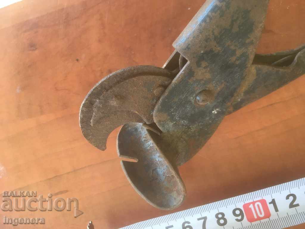 Delivery of PLIERS SPECIALIZED SOCIAL TOOL Delivery of PLIERS SPECIALIZED SOCIAL TOOL