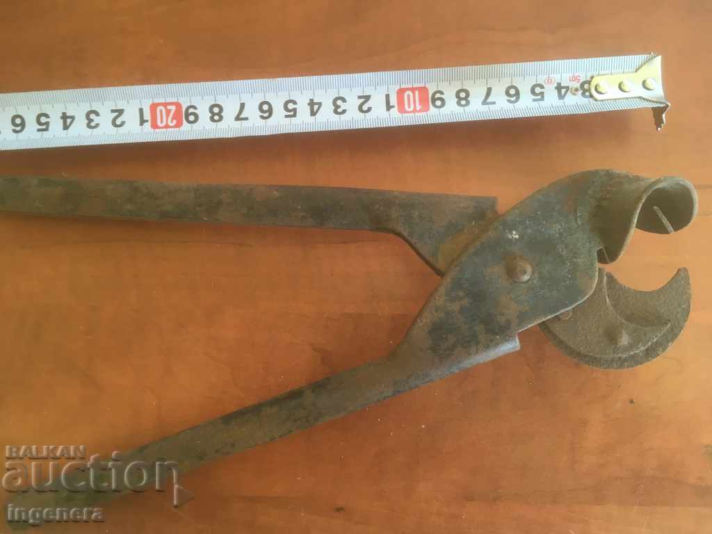 PLIERS SPECIALIZED SOCIAL TOOL