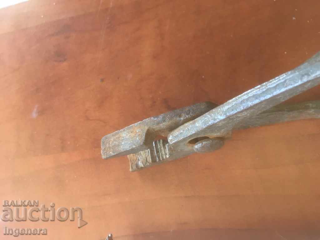 Auction  PLIERS TOOL