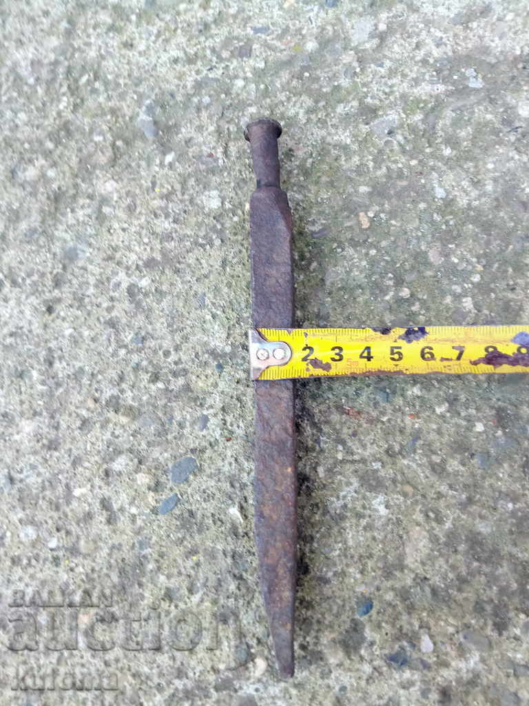 Pană veche din fier forjat cu preț € 4.99 | 9.76 BGN