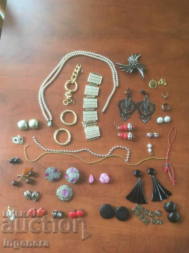 LOT OF EARRINGS 17 PCS HEALTHY, BROOCHES, ETC.