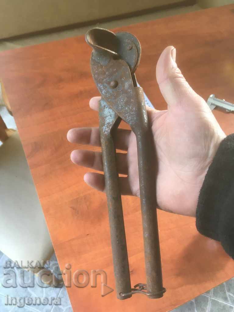 PLIERS SPECIALIZED TOOL with price 5.00 BGN | € 2.56 PLIERS SPECIALIZED TOOL with price 5.00 BGN | € 2.56