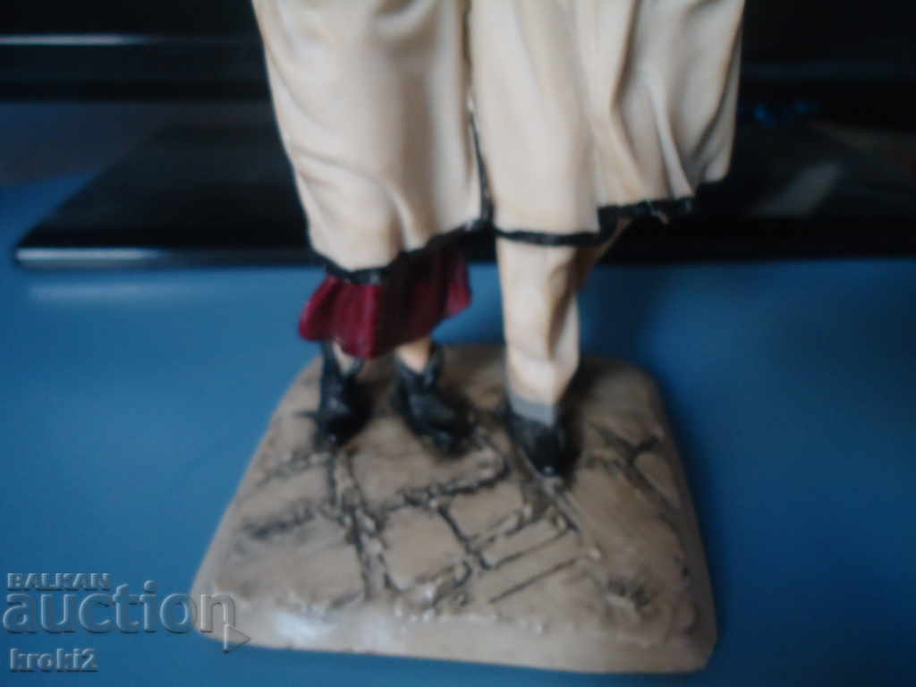 Auction Retro beautiful figurine figure Auction Retro beautiful figurine figure