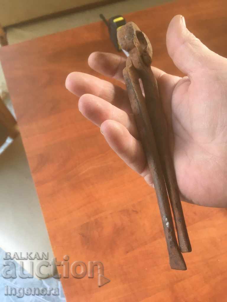 Delivery of PLIERS TOOLS WITH LARGE AIR CONDITIONING - INTERIOR Delivery of PLIERS TOOLS WITH LARGE AIR CONDITIONING - INTERIOR