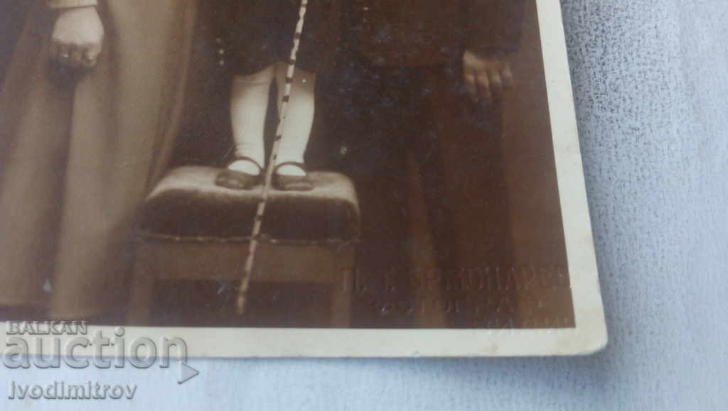 Photo Family with price € 1.35 | 2.64 BGN