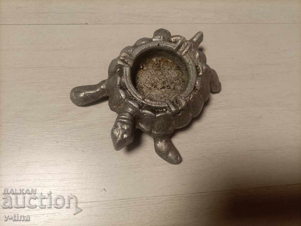 Old ashtray turtle