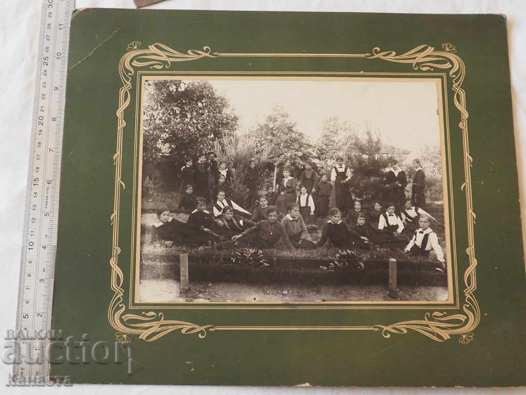 Carton foto Clasa de fete într-o excursie la școală