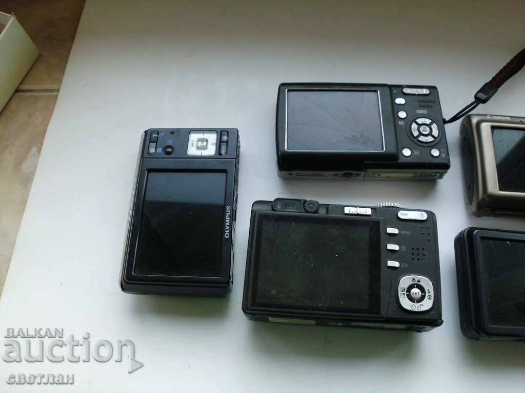 LOT OF SCRAP CAMERAS with price 30.00 BGN | € 15.34
