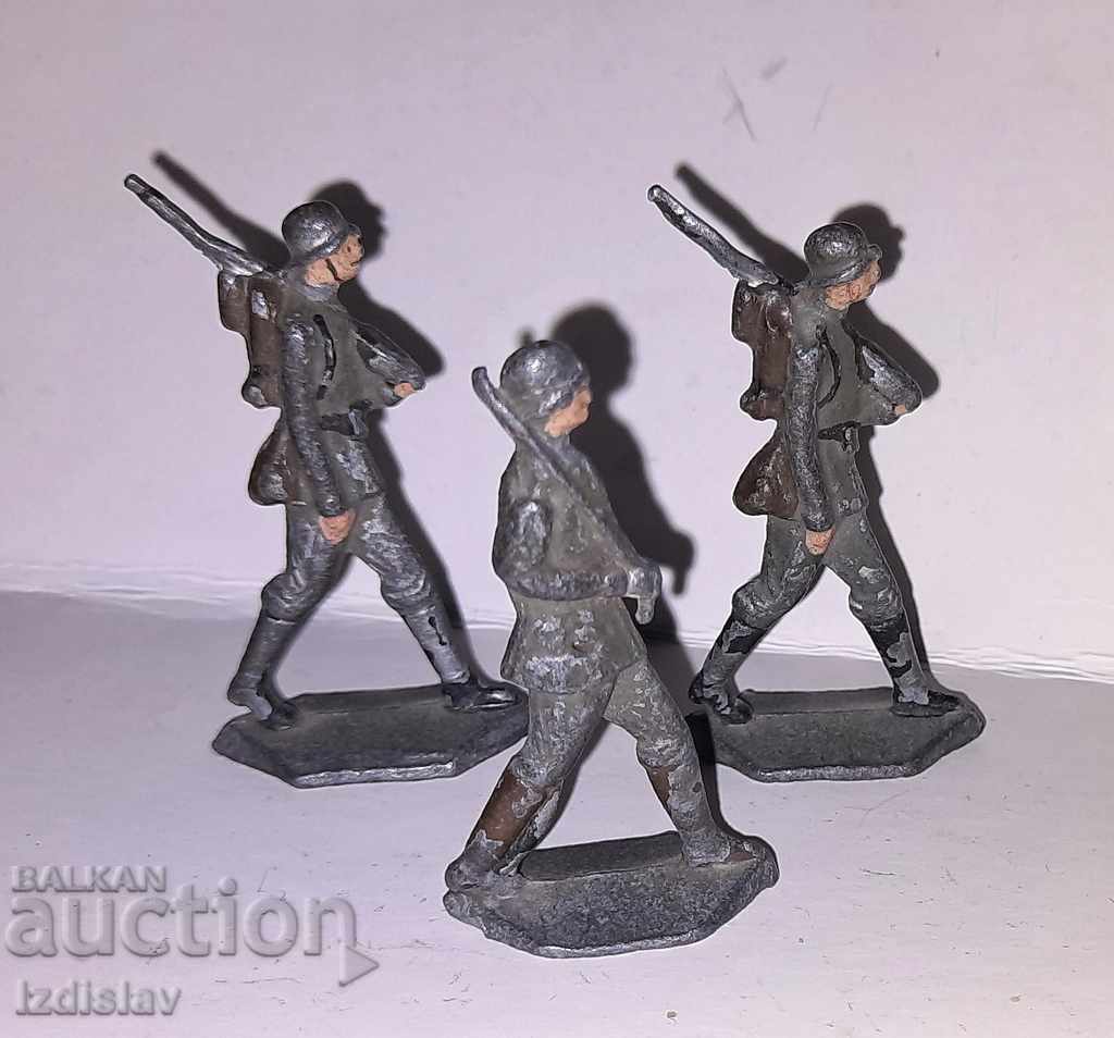 Old original lead figurines of German soldiers with price 50.00 BGN | € 25.56 Old original lead figurines of German soldiers with price 50.00 BGN | € 25.56