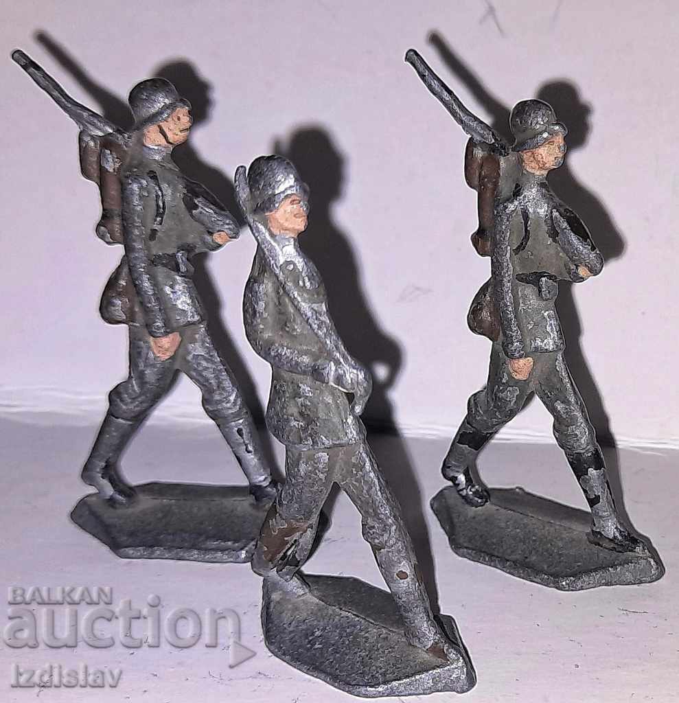 Auction Old original lead figurines of German soldiers Auction Old original lead figurines of German soldiers