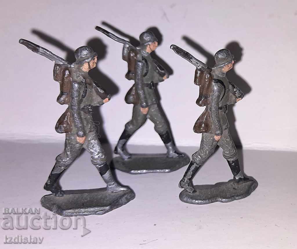 Old original lead figurines of German soldiers with price 60.00 BGN | € 30.68 Old original lead figurines of German soldiers with price 60.00 BGN | € 30.68