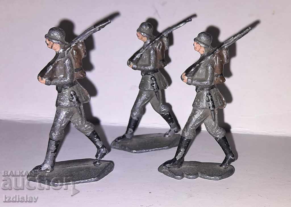 Auction Old original lead figurines of German soldiers Auction Old original lead figurines of German soldiers