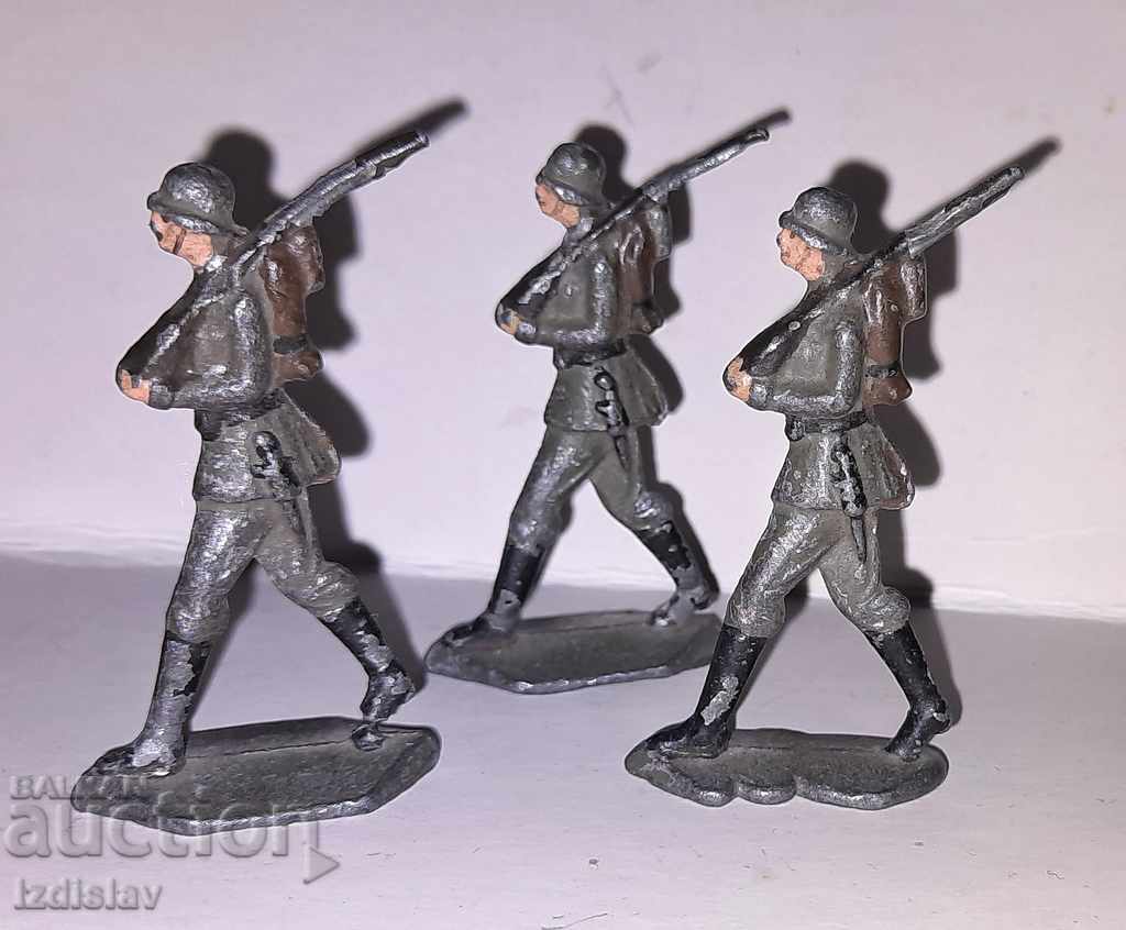 Стари оригинални оловни фигурки на германски войници