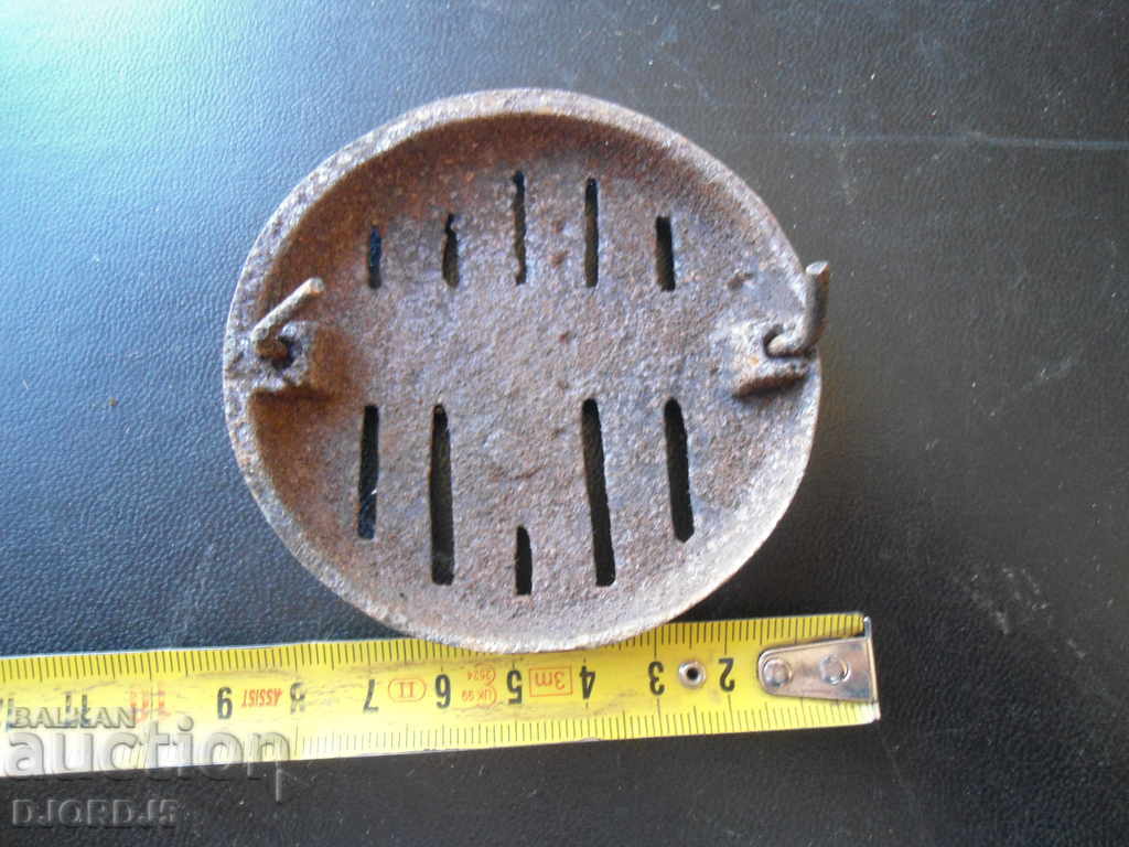 Licitație Aplicare de la o sobă veche de combustibil solid Licitație Aplicare de la o sobă veche de combustibil solid