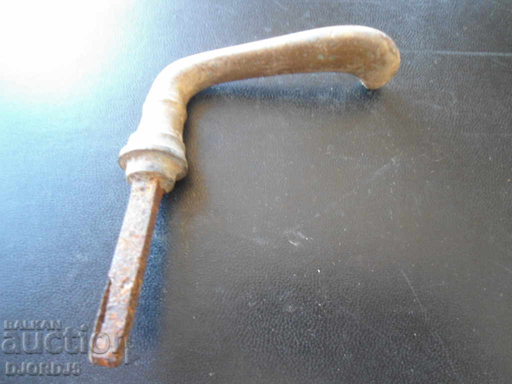 Стара бронзова дръжка за врата