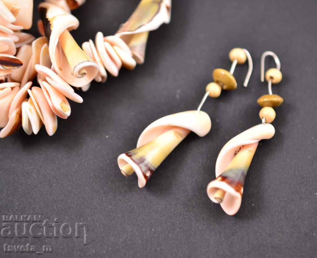 Necklace / necklace and earrings, mussels with price 6.00 BGN | € 3.07 Necklace / necklace and earrings, mussels with price 6.00 BGN | € 3.07