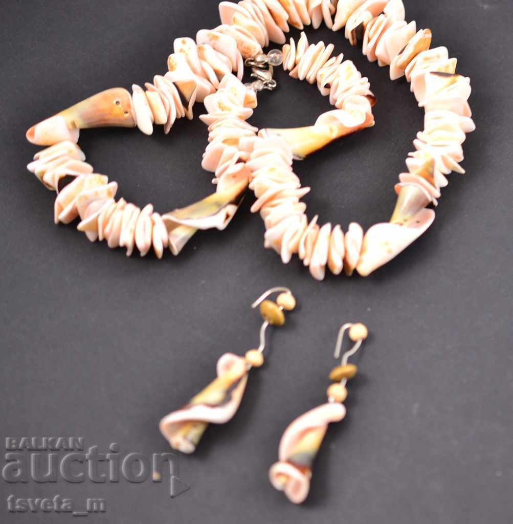 Delivery of Necklace / necklace and earrings, mussels Delivery of Necklace / necklace and earrings, mussels