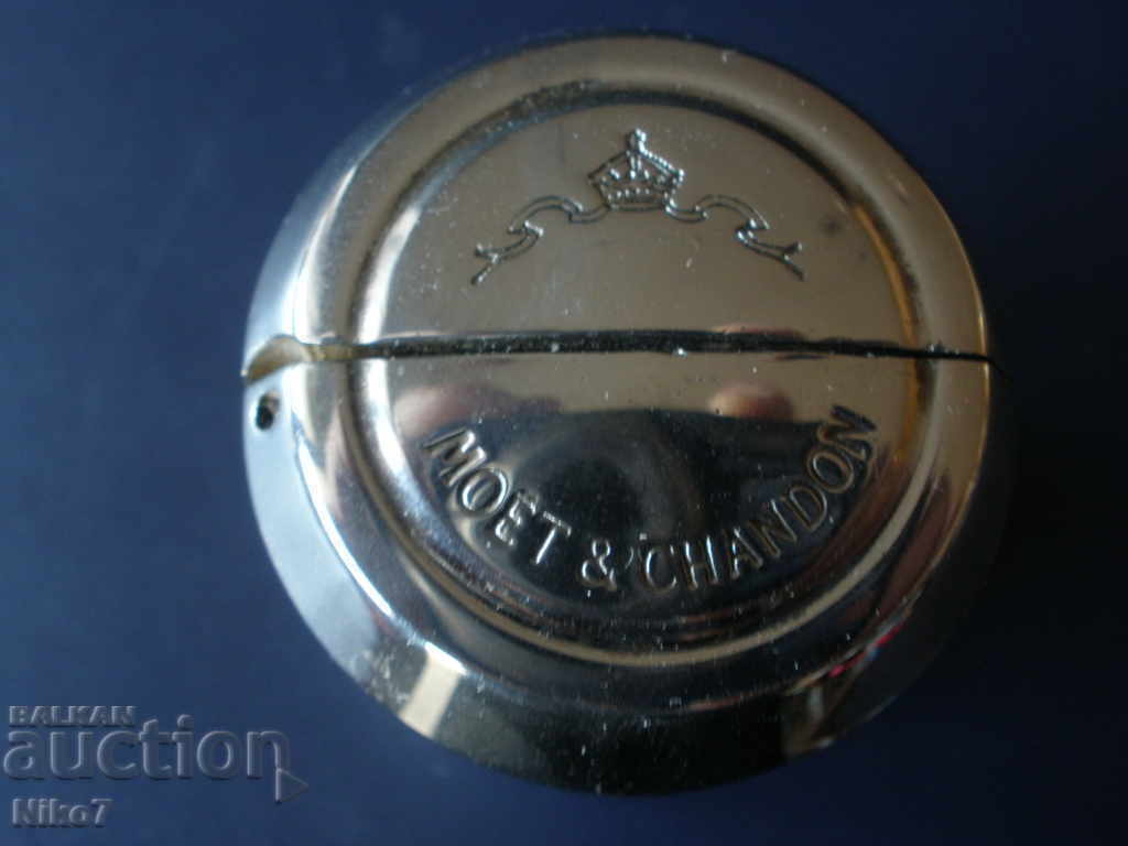 Auction Metal cartridge for champagne cork "MOET & CHANDON". Auction Metal cartridge for champagne cork "MOET & CHANDON".