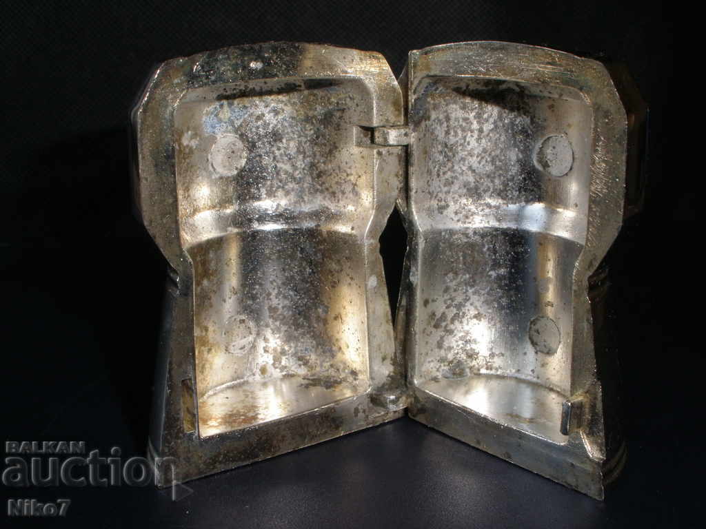 Delivery of Metal cartridge for champagne cork "MOET & CHANDON". Delivery of Metal cartridge for champagne cork "MOET & CHANDON".