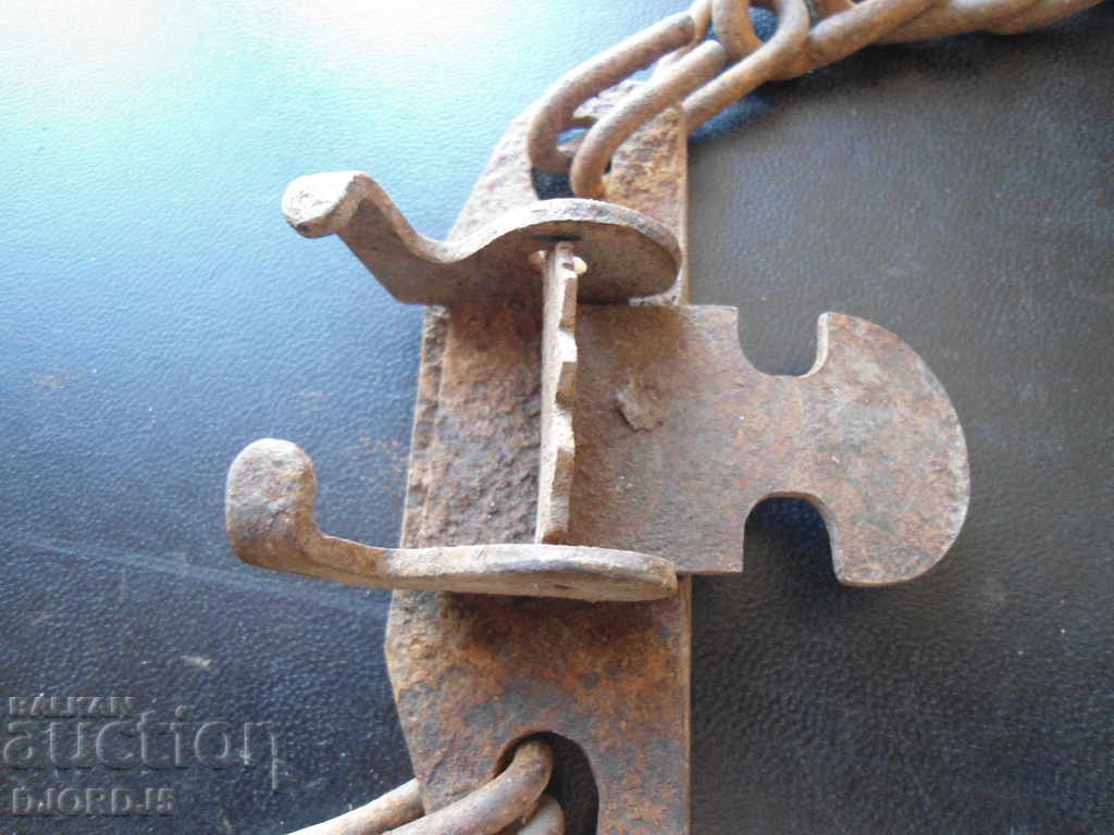 Old chain, chain with price 7.00 BGN | € 3.58 Old chain, chain with price 7.00 BGN | € 3.58