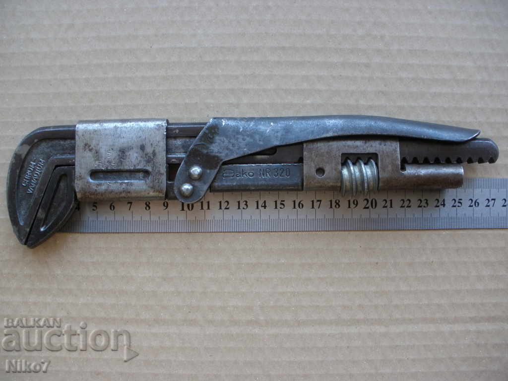 Auction Old, movable wrench / pliers / "Aako-320". Auction Old, movable wrench / pliers / "Aako-320".