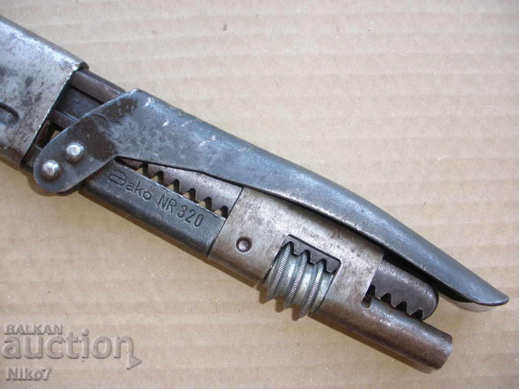 Delivery of Old, movable wrench / pliers / "Aako-320". Delivery of Old, movable wrench / pliers / "Aako-320".