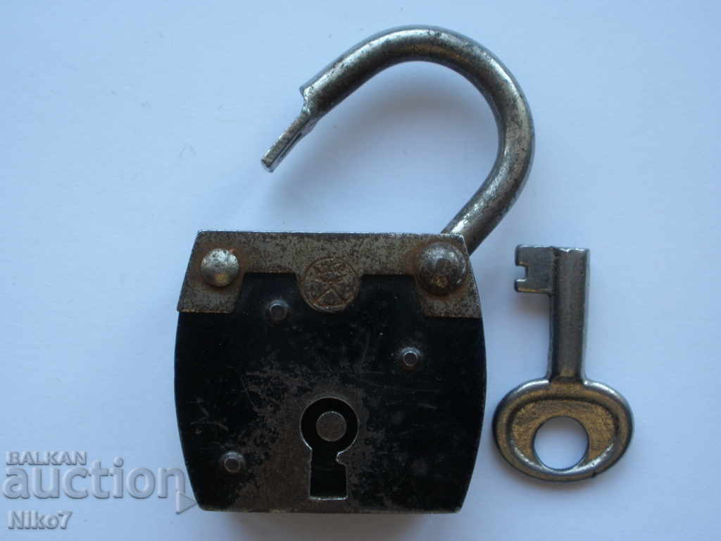 Auction  Old padlock with key.