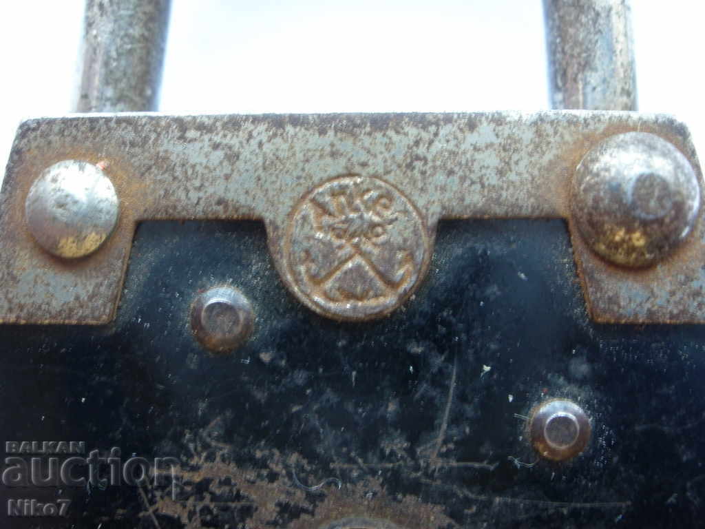 Delivery of Old padlock with key.