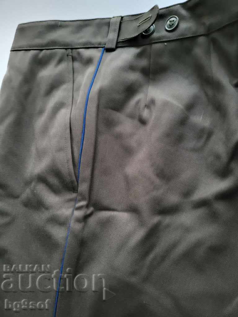 Παντελόνι στολή αξιωματικού με τιμή 50.00 BGN | € 25.56 Παντελόνι στολή αξιωματικού με τιμή 50.00 BGN | € 25.56