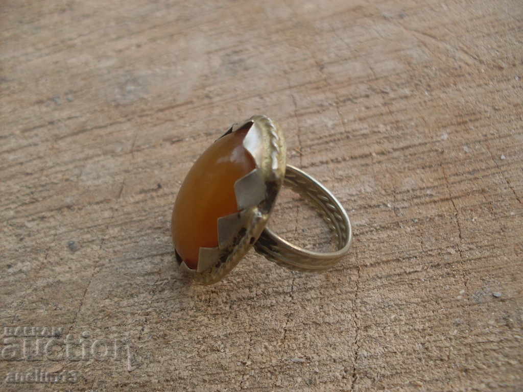 Auction  OLD RING WITH AMBER