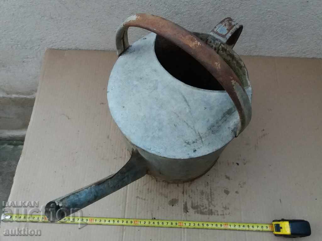 Auction solid metal watering can for yard Auction solid metal watering can for yard