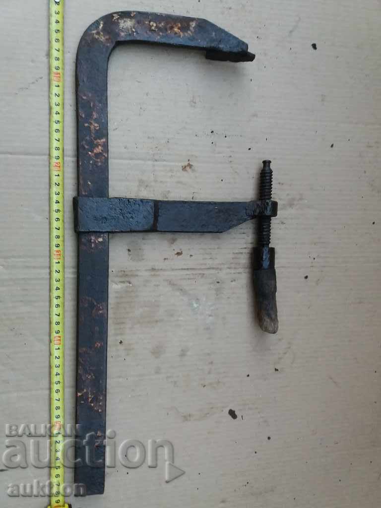 παλιός τεράστιος σφιγκτήρας, πρέσα με τιμή 13.99 BGN | € 7.15 παλιός τεράστιος σφιγκτήρας, πρέσα με τιμή 13.99 BGN | € 7.15