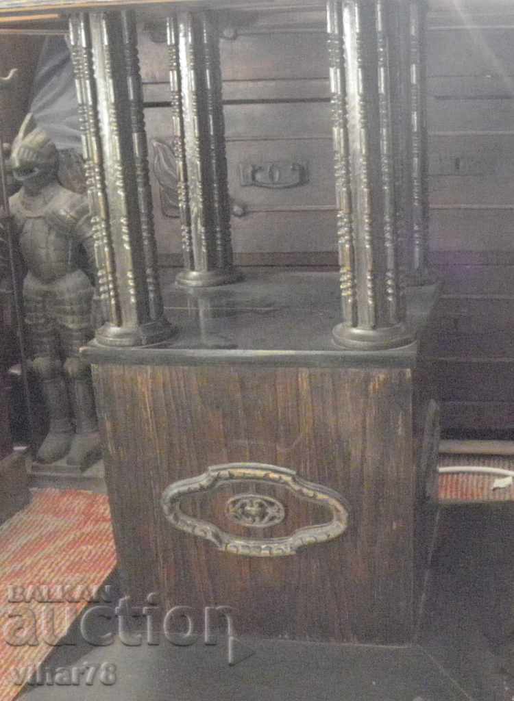 Auction OLD SMALL POKER TABLE WITH FOUR DRAWERS Auction OLD SMALL POKER TABLE WITH FOUR DRAWERS