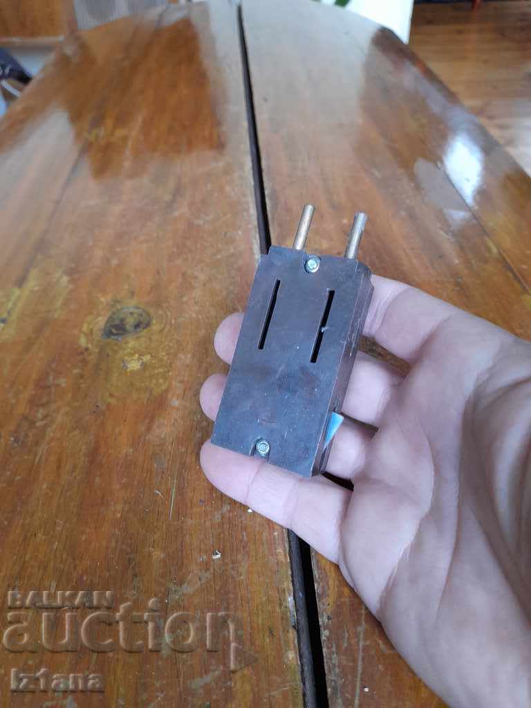 Old battery charger with price 9.00 BGN | € 4.60