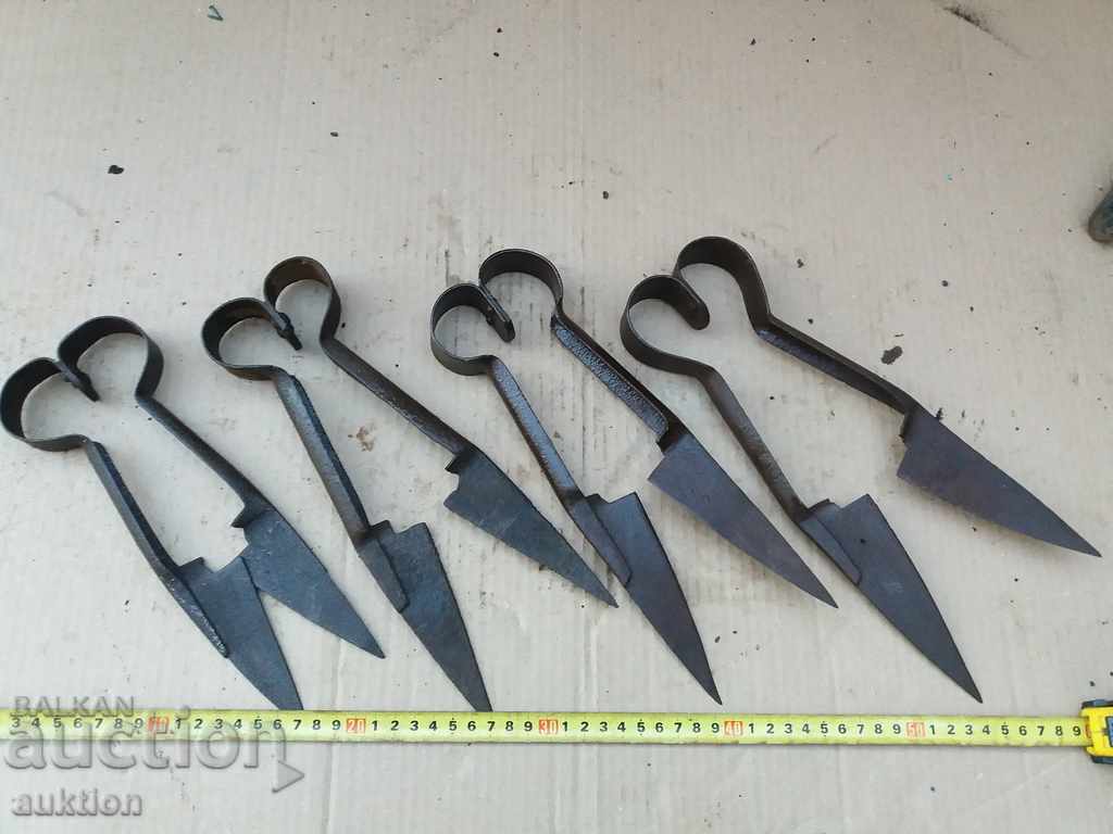 комплект от 4 ри ковани ножица за стригане на овце с цена 11.99 лв. | € 6.13 комплект от 4 ри ковани ножица за стригане на овце с цена 11.99 лв. | € 6.13