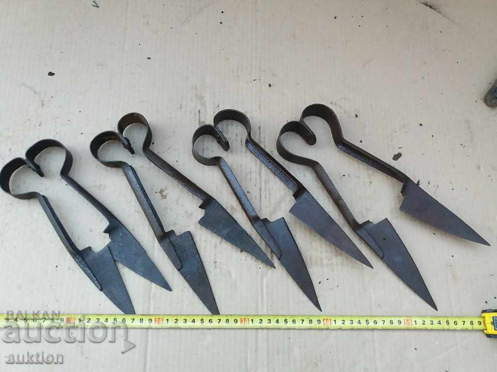 Аукцион комплект от 4 ри ковани ножица за стригане на овце Аукцион комплект от 4 ри ковани ножица за стригане на овце