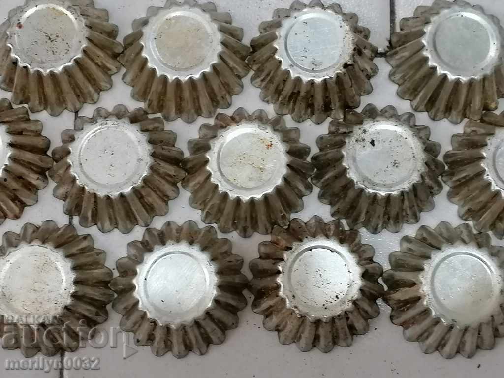 Auction  Confectionery molds for cookies and sweets 30 pieces + 6 small