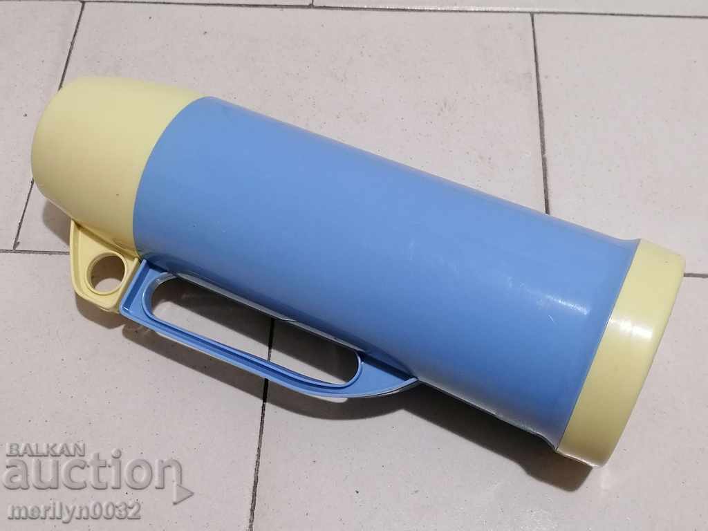 Auction Old thermos, ketch, bottle, bottle, bottle of salt Auction Old thermos, ketch, bottle, bottle, bottle of salt