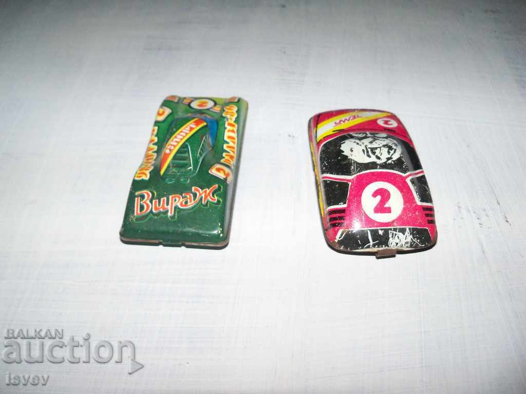 Auction Two small tin carts, social toys Auction Two small tin carts, social toys