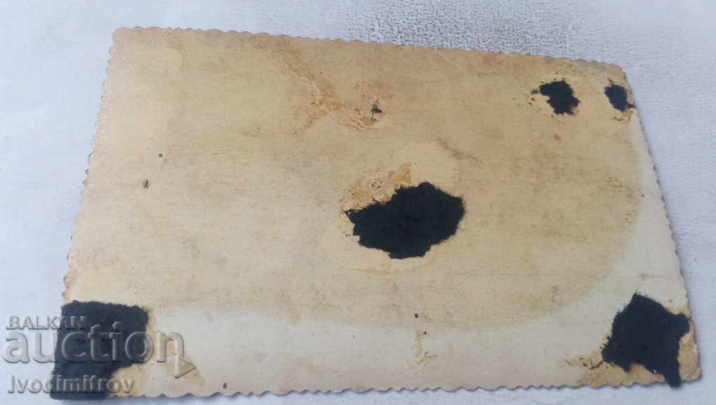 Φωτογραφία Γυναίκα με μαντίλα με τιμή 1.65 BGN | € 0.84 Φωτογραφία Γυναίκα με μαντίλα με τιμή 1.65 BGN | € 0.84