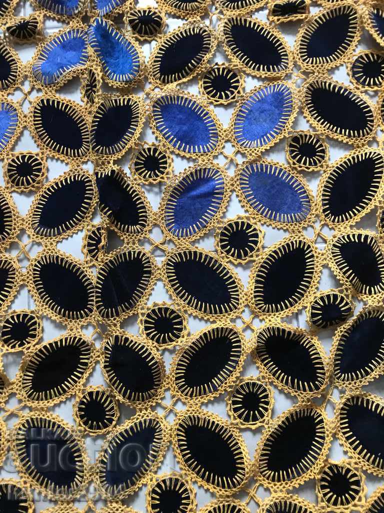 Τραπεζομάντηλο κροσέ με βελούδο 160/160. με τιμή 109.95 BGN | € 56.22 Τραπεζομάντηλο κροσέ με βελούδο 160/160. με τιμή 109.95 BGN | € 56.22