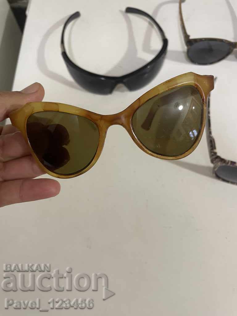 Lot of retro sunglasses with price 7.99 BGN | € 4.09 Lot of retro sunglasses with price 7.99 BGN | € 4.09